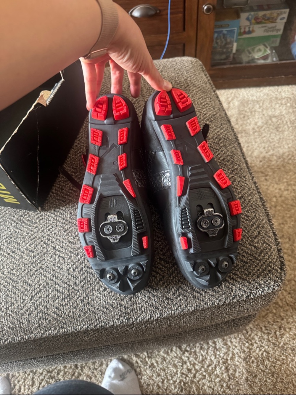 Fizik Men's Black and Red MTB Cycling Shoes with Dial Closure M5 - Picture 4 of 4